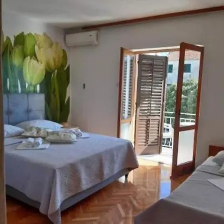 Guest house And Tattoo - Modern & Free Parking Makarska